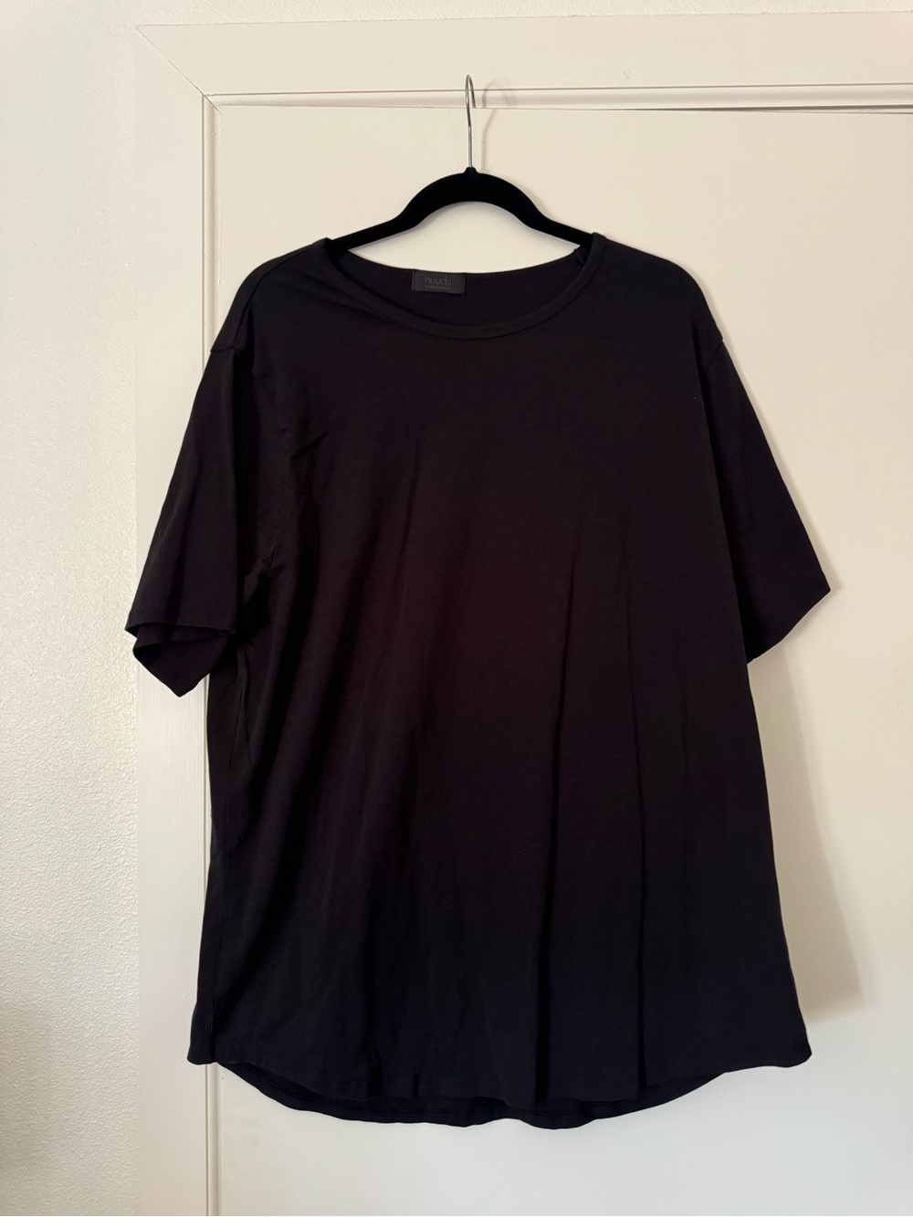 nuuds Black Curved Hem Tee